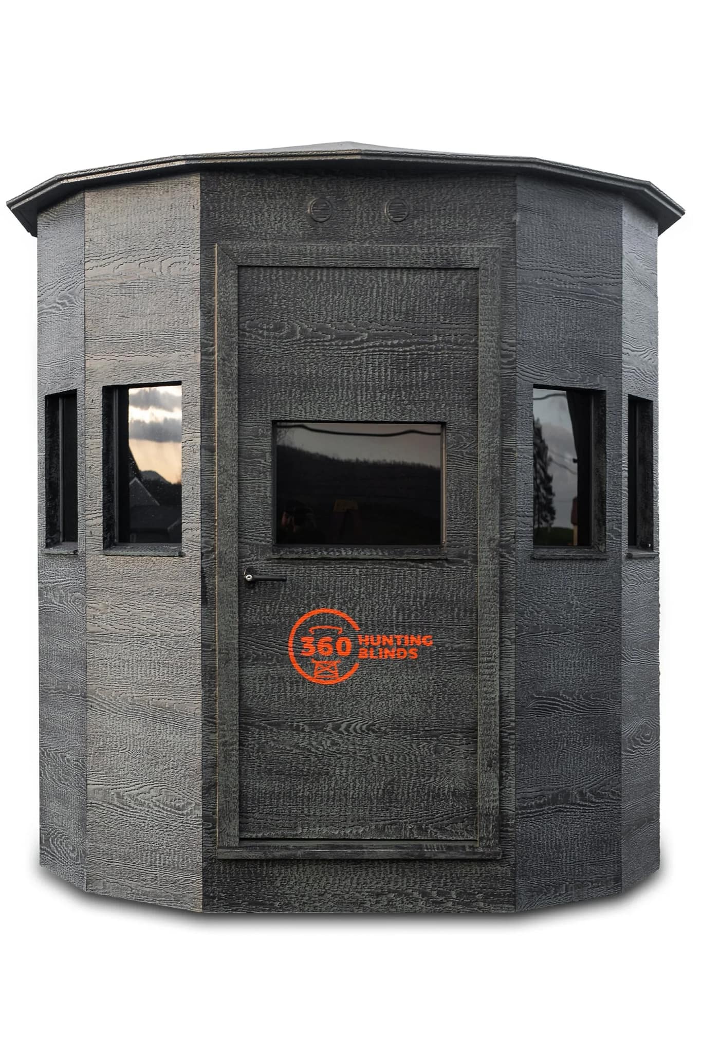 Front view of Outfitter hunting blind