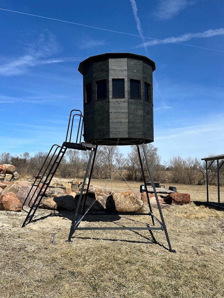 jpeg: C9271B9C 71E6 485A 87A7 38C5C0A7F313 1 105 C