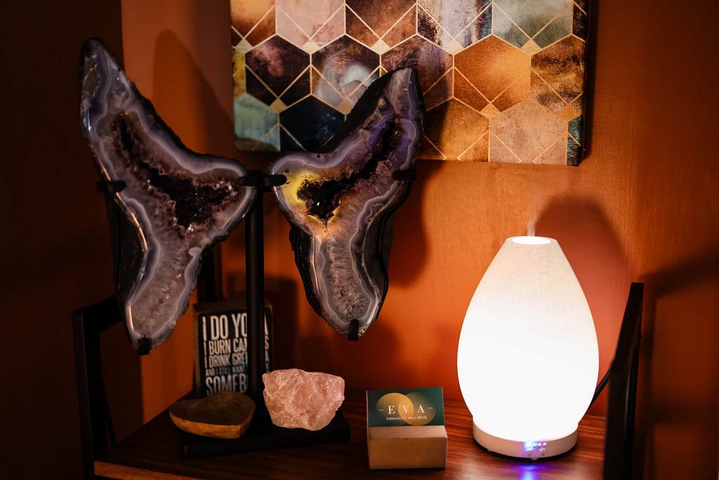 A small lamp and geodes in Eva's therapy office.